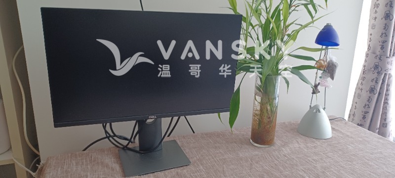 240422215708_Dell monitor2 and desk lamp.jpg